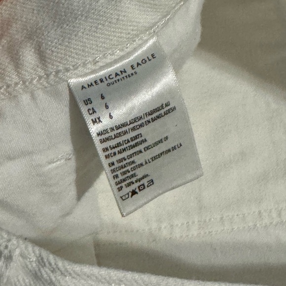 🤍AE Distressed shorts - Picture 4 of 8